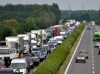 Baleset az M5-sön, közel 5 km-es a torlódás,30perc az átjutási idő.