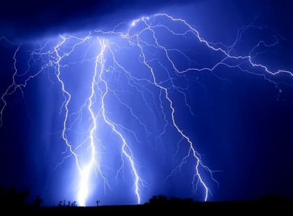 11 megyére adtak ki riasztást !Égszakadás jön !2 cm-es jégdarabokra hívja fel a figyelmet a meteorológiai szolgálat, amihez 70 km/órás szél társul !