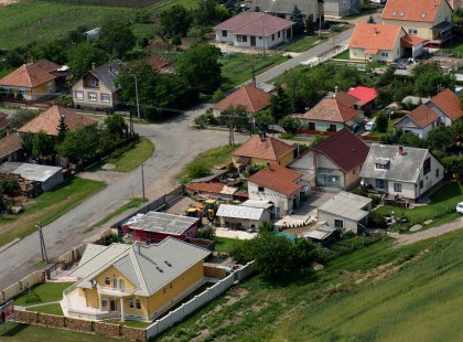 INGYEN családi HÁZAK egy magyar településen – szóljatok, akinek tudtok!! Családi házba költözhet teljesen ingyen, akár családjával, akár egyedül is és még munkalehetőséget kap, Ezeken a magyar településeken – Ekkora segítségre még nem volt példa ezelőtt Magyarországon! Osszátok!