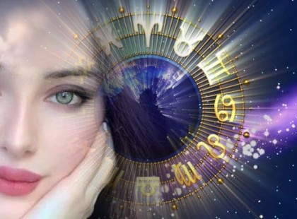 A BIKÁT ÁGYBA CSALJA AZ EGYIK BARÁTJA, DE A MÉRLEG AJTAJÁN IS ÚJ SZERELEM KOPOGTAT. A NYILAS ÖSSZEUGRIK A FŐNÖKÉVEL