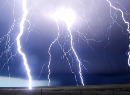 13 megyére adtak ki riasztást !Hatalmas égszakadás jön !2 cm-es jégdarabokra hívja fel a figyelmet a meteorológiai szolgálat, amihez 90 km/órás szél társul !