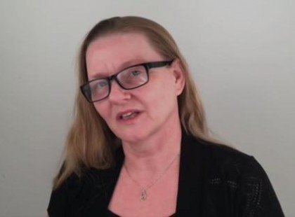 Az édesanya, aki soha nem festette a haját, amikor felfedi drámai változását, a lányai rá sem ismernek