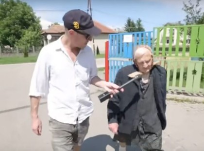 Botrányos: az idős néni bevallja a kamerának hogy 20 ezer forint miatt szavazott a Fideszre