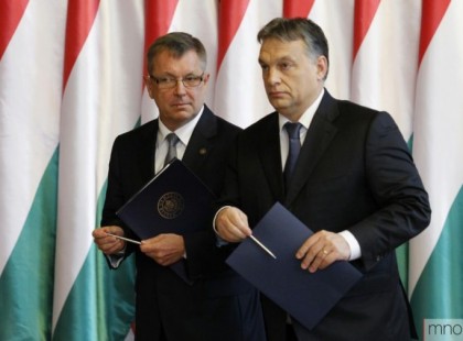 Orbánék tudatosan vágják taccsra a forintot: folyamatosan gyengül a magyar pénz, de mi lesz a vége