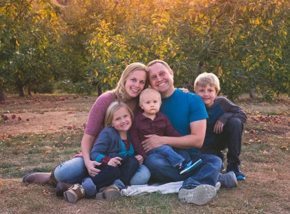 Az anyuka szóvá tette a kamaszok zajongását a hotelben, majd talált az ajtó alatt becsúsztatva egy levelet, amitől rögtön elállt a szava