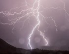 18 megyére adtak ki riasztást !2 cm-es jégdarabokra hívja fel a figyelmet a meteorológiai szolgálat, amihez 60 km/órás szél társul !