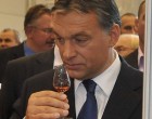 Piás Orbán ismét akcióban: megint alkoholhoz nyúlt a miniszterelnök