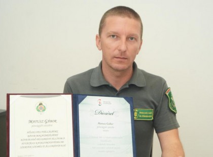 Égő házból mentett egy idős párt a pénzügyőr