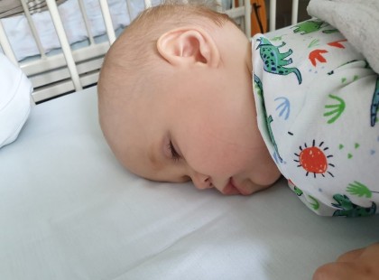 István kislányáért nem jött ki a mentős. Súlyos koponya sérülése volt, DE a java csak ezután jött