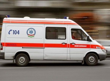 62 éves férfi lett rosszul este fél 8-kor Ajkán – szirénázva rohantak a mentők a helyszínre! Még a legtapasztaltabb szakemberek is ledöbbentek a látványtól!