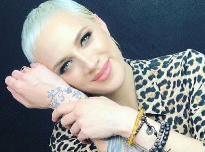 Egy or­szág várta: meg­mu­tatta göm­bö­lyödő po­cak­ját Tóth Gabi!! Íme a fotó :