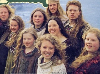 Te is emlékszel még a The Kelly Family-re, ők énekelték a „Fell In Love With An Alien” című dalt? Lesd meg hogyan is néznek ki most a zenészek.