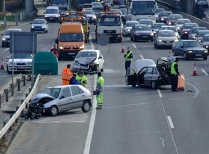 Baleset az M7-en, közel 10 km-es a torlódás, 2 óra az átjutási idő.
