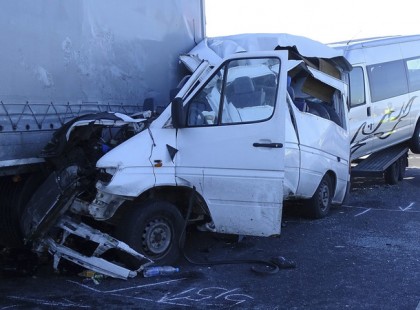 Hatalmas baleset az M1-esen: két kisbusz ütközött, nagyon sok a sérült - torlódás várható