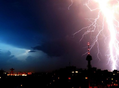 Egész országra adtak ki riasztást !Extrém időjárás jön, pokoli hőségben csapnak le a viharok