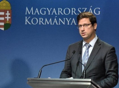 Pár perce jelentették be : Havi, rendszeres, SORON KÍVÜLI NYUGDÍJEMELÉSSEL KÁRPÓTOLHATJÁK A magyar nyugdíjasokat 12 hónapon keresztü!!! EKKORA ÖSSZEGRE KELL SZÁMÍTANI :