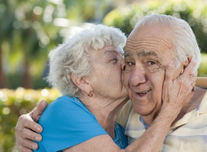 51 év házasság után odabújt hozzám a férjem, és ezt kezdte csinálni a kezével: