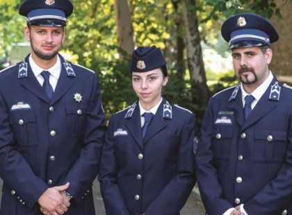 Az autójában lett rosszul egy 59 éves férfi a Király utcában, rendőrök mentették meg az életét