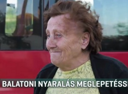 Miközben ő unokáival először nyaralt a Balatonon, lelkes segítők felújították a házát