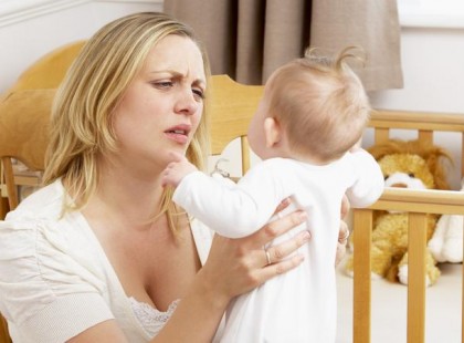 Undorodott örökbefogadott ikreitől az anyuka: ezt tette velük, miután megszületett a közös gyerekük a férjével