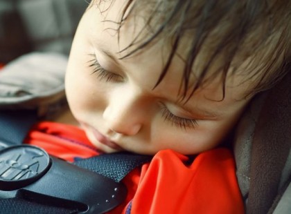 Elhunyt egy autóban felejtett 1 éves pici gyermek