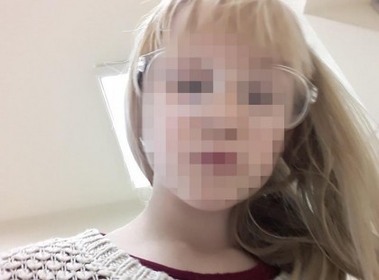 Ő Zselyke, a 8 éves kislány, aki odaveszett a tűzben a Mom tetőn