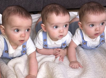 SZINTE MINDENKI ELÍTÉLT, MERT 51 ÉVESEN SZÜLTEM GYERMEKET.NEM KÉREK MÁST, CSAK NÉZZÉK MEG MA 1 ÉVES HÁRMAS IKREIMET ÉS BÁTORÍTSANAK NÉHÁNY JÓ SZÓVAL, HOGY NEM VOLT FELELŐTLEN A DÖNTÉSEM!