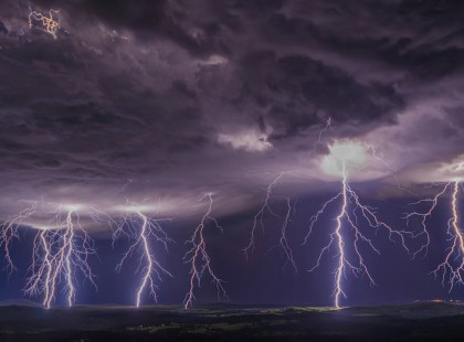 19 megyére adtak ki riasztást !Hatalmas égszakadás jön !2 cm-es jégdarabokra hívja fel a figyelmet a meteorológiai szolgálat, amihez 90 km/órás szél társul !