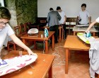 Egy spanyol iskola bevezette a házimunkát a fiúk számára, ami egy ragyogó kezdeményezés a nemek közötti egyenlőtlenségek leküzdésére
