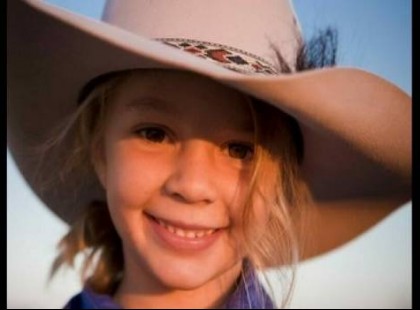 14 éves lánya öngyilkos lett – A temetésre meghívta a bántalmazóit, hogy tanítson nekik valamit