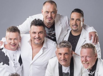 MEGHATÓ DALT ÍRTAK AZ ELHUNYT AMBRUS ZOLINAK ZENÉSZTÁRSAI