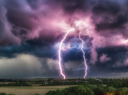 Jön a vihar 19 megyére adtak ki riasztást !Hatalmas égszakadás jön !2 cm-es jégdarabokra hívja fel a figyelmet a meteorológiai szolgálat, amihez 65km/órás szél társul !