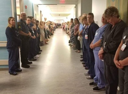 Kórházi dolgozók tisztelegnek az apa előtt aki szervei adományozásával 50 életet mentett meg