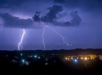 ENNEK A FELE SEM TRÉFA, NAGYON DURVÁN BEKEMÉNYÍT AZ IDŐJÁRÁS! Néhány órán belül teljesen megváltozik az idő!