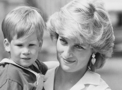 Most nyilvánosságra hozták! Diana hercegnő elárulta, ki Harry herceg apja! De van itt más is...