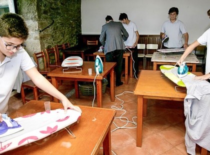 Egy spanyol iskola bevezette a házimunkát a fiúk számára, ami egy ragyogó kezdeményezés a nemek közötti egyenlőtlenségek leküzdésére