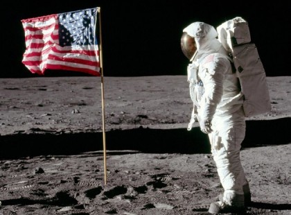 Ötven éve lépett ember a Holdra