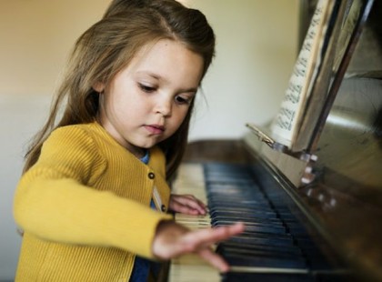 A zenét tanuló fiatalok más tantárgyakból is jobb eredményt érnek el