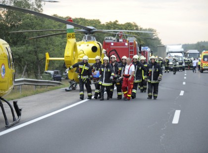 12 éves roma kislánynál indult be a szülés Miskolcon, amit a mentők a helyszínen találtak..
