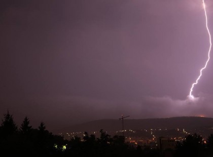 Jön a vihar!19 megyére adtak ki riasztást !Hatalmas égszakadás jön !2 cm-es jégdarabokra hívja fel a figyelmet a meteorológiai szolgálat, amihez 90 km/órás szél társul !