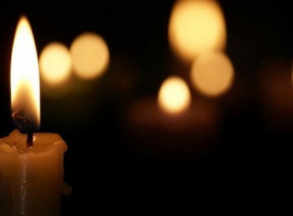 Meghalt a neves énekes – „Békésen elhunyt imádott otthonában”