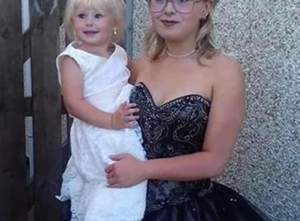 Ez a kamaszlány, aki 13 évesen szült, elképeszti az osztálytársait azzal, hogy a szalagavatóra elviszi aranyos kislányát