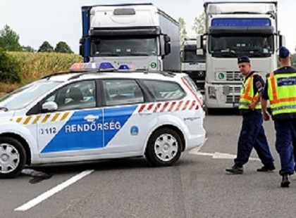 Egy nő rosszul lett az M6-oson, a Rendőrök megható dolgot tettek 4 hónapos babájával