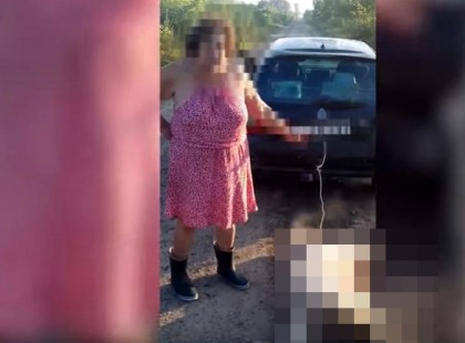 Brutális fenyegetések érik őket: gyermekei mentették ki a faluból a balotaszállási kutyakínzó nőt