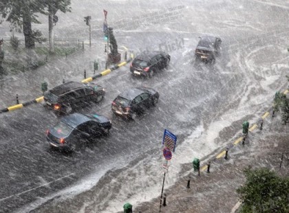 Jön a nagyon durva lehűlés! Jégeső, orkán erejű szél, és hatalmas víztömeg – Kiadták a figyelmeztetést!