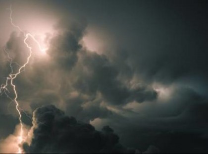 Kiadták a vészjelzést: Csütörtök este és pénteken brutális vihar lesz – jégeső és orkán erejű szél várható