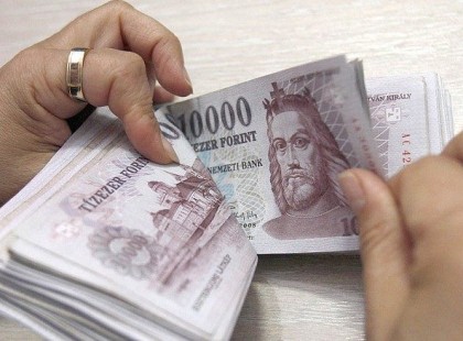 Változik a családi pótlék kifizetése az iskolakezdés miatt!!! Ekkor kapnak a családok pénzt + 33ezer forint támogatást!!!