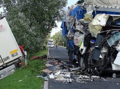 Brutális baleset történt a 52-es főúton,két kamion és egy román rendszámú BMW ütközött össze