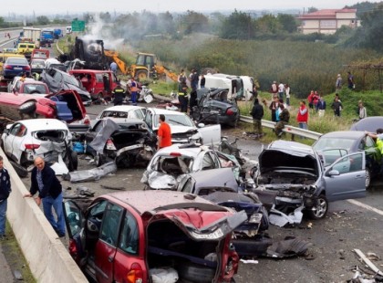 MOST ÉRKEZETT: Súlyos tömegbaleset történt az M1-es autópályán - közel 3 km-es a torlódás, 40 perc az átjutási idő.