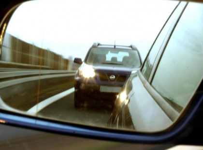 Akárhányszor autópályán kell vezetnem, mindig rácsodálkozom, mennyi buta ember vezet Magyarországon.